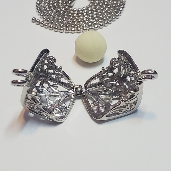 Memory Marks Bookmark, Angel Pin, and Essential Oil Diffuser Prayer Box - Picture 8 of 13